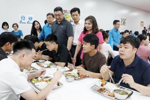 Bắc Ninh: Thành lập công đoàn doanh nghiệp và tổ chức bữa cơm gắn kết 1,7 nghìn công nhân
