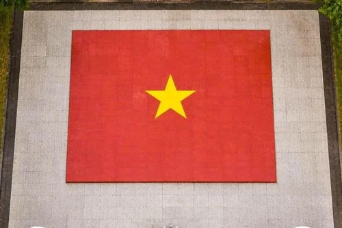 Miếu thờ liệt sĩ bên suối Hội Phú