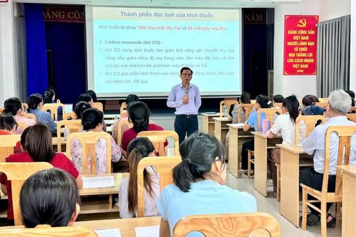 Phường Cam Ranh tập huấn phòng, chống tác hại của thuốc lá cho 50 cán bộ y tế cơ sở