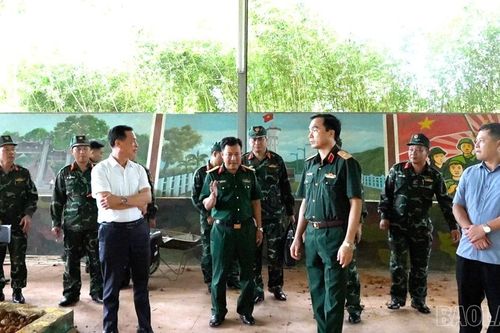 Thiếu tướng Đặng Quốc Đồng kiểm tra công tác chuẩn bị diễn tập tại xã Tằng Loỏng