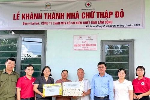 Trao tặng Nhà Chữ thập đỏ cho hộ gia đình khó khăn xã Đam Rông 2
