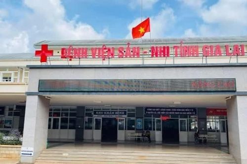 Tạm giữ hình sự cha dượng gây thương tích cho con riêng của vợ