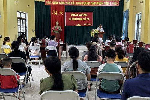 Khai giảng lớp đào tạo trồng ngô năng suất cao cho 35 học viên xã Đông Khê