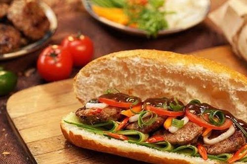 Điều gì được phát hiện tại cơ sở bánh mì khiến hơn 80 người nghi ngộ độc ở Lâm Đồng?