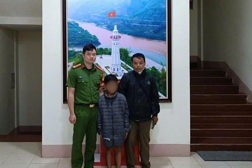 Cuộc tìm kiếm người thân cho cháu bé đi lạc trong đêm, không nhớ đường về nhà
