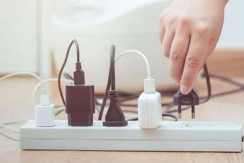 Vừa đi du lịch về, đừng vội cắm thiết bị điện: Nhiều gia đình vô tình bỏ qua bước quan trọng này