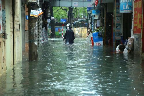 Cảnh báo mưa dông, lốc sét khu vực nội thành Hà Nội, nhiều điểm có nguy cơ ngập úng