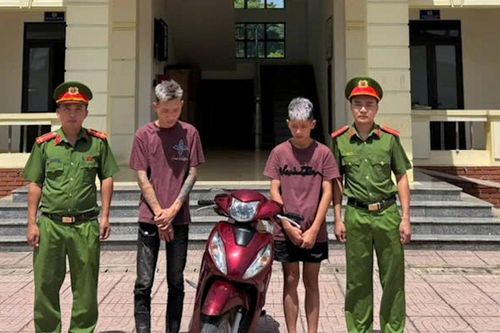 Khởi tố 2 đối tượng trộm xe máy, rồi 'bốc đầu' khoe lên mạng xã hội