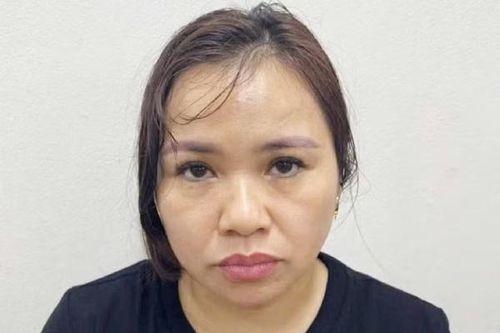Bà chủ trả thù lao cho công nhân bằng hàng trắng