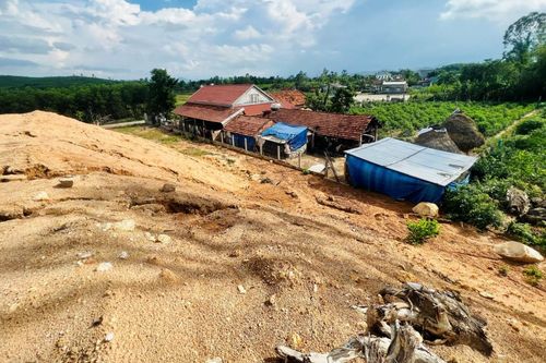 Bùn đất tại dự án trung tâm đào tạo lái xe tràn xuống khu dân cư, nguy cơ mất an toàn