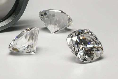'Kim cương' giá rẻ tràn ngập Shopee, chỉ gần 2 triệu đồng một chiếc