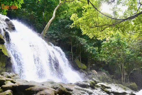 Khám phá 'Hạ Long trên núi' Đồng Lâm: Bản giao hưởng thảo nguyên hùng vĩ