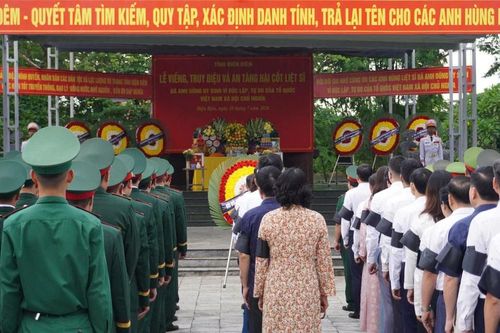 Điện Biên truy điệu và an táng 2 hài cốt liệt sĩ hy sinh tại đèo Pha Đin
