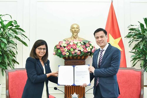 Thứ trưởng Ngoại giao Đặng Hoàng Giang tiếp Giám đốc Quốc gia mới của IFAD tại Việt Nam
