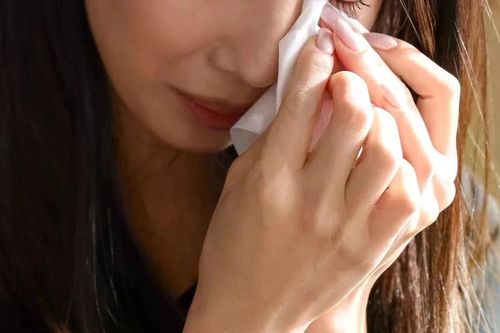 Chi tiền 'khủng' để níu kéo người yêu cũ: Tiền mất, tình vẫn tan