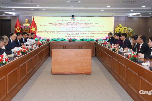 Chánh án Lào thăm và làm việc với Tòa án Hà Nội