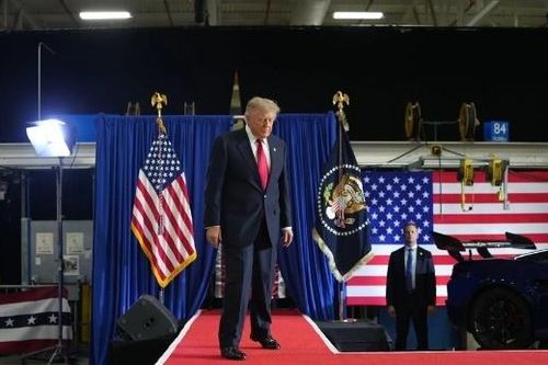 Ông Trump cảnh báo cứng rắn, áp thêm lệnh trừng phạt Iran