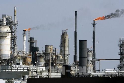 Giá dầu thô bật tăng khi căng thăng Mỹ – Iran nóng trở lại