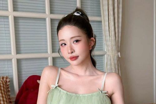Quỳnh Nga khoe nhan sắc rạng rỡ ở tuổi U40