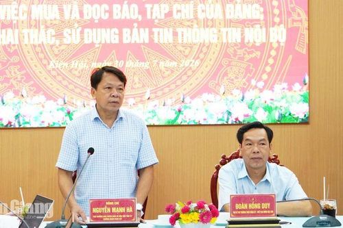 Kiên Hải đổi mới khai thác báo, tạp chí của Đảng gắn với sinh hoạt chi bộ