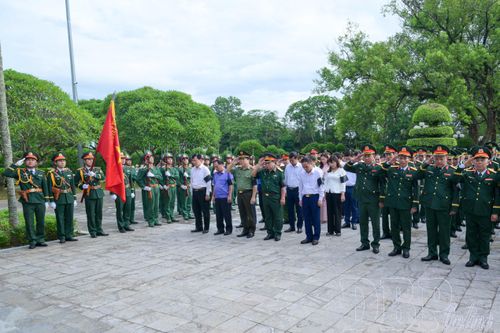 Lễ truy điệu và an táng hài cốt liệt sĩ tại Nghĩa trang Liệt sĩ Độc Lập