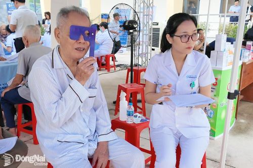 Huy động cả hệ thống chính trị vào cuộc chăm sóc sức khỏe nhân dân