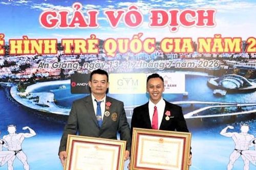 Người đứng sau những tấm huy chương thể hình quốc tế
