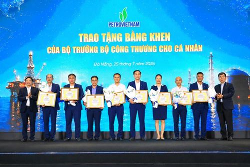 Bộ Công Thương khen thưởng PVNDB về thành tích bảo đảm nguồn cung xăng dầu