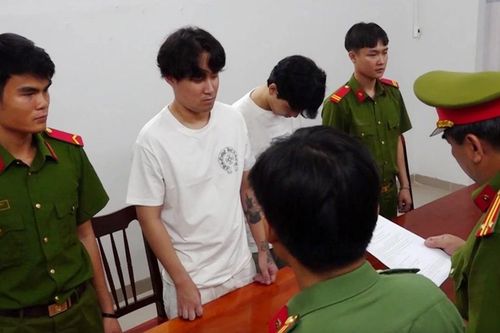 Bắt giữ và chuyển giao hai người Hàn Quốc lẩn trốn lệnh truy nã đỏ