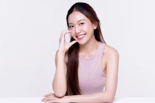 Chỉ mất 10 phút mỗi sáng: 3 bước trang điểm đơn giản giúp diện mạo chị em công sở rạng rỡ cả ngày