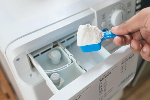 Dùng bột giặt thế nào để quần áo sạch hơn, máy giặt bền hơn? Nhiều gia đình vẫn mắc những sai lầm này