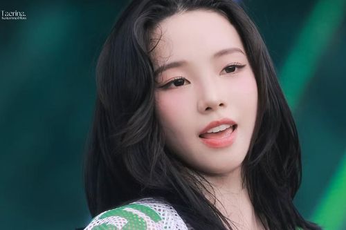 Vóc dáng nữ ca sĩ đẹp 'không góc chết'