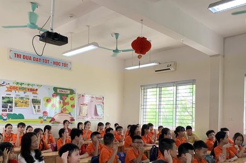 Trước thềm năm học mới: Siết lạm thu để phụ huynh bớt gánh nặng