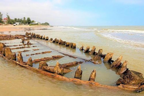 Chuẩn bị khai quật khẩn cấp tàu cổ phát lộ ở biển Hội An