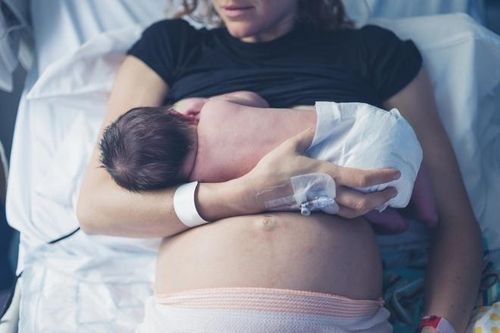 Làm sao để mẹ sau sinh nhiều sữa mà không kiêng khem khắt khe?