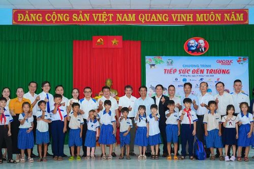 Tiếp sức đến trường với 200 học sinh khó khăn tại Đồng Nai