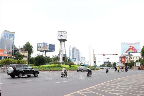 Bộ Xây dựng giải đáp lo ngại lắp nhiều đèn tín hiệu gây nhiễu loạn giao thông