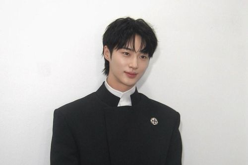 Byeon Woo Seok gây sốt với visual như bước ra từ truyện tranh