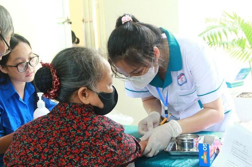 Hà Nội: Tăng đãi ngộ, tạo cú hích cho y tế cơ sở