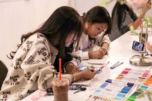 Học sinh gây quỹ thiện nguyện từ workshop sáng tạo