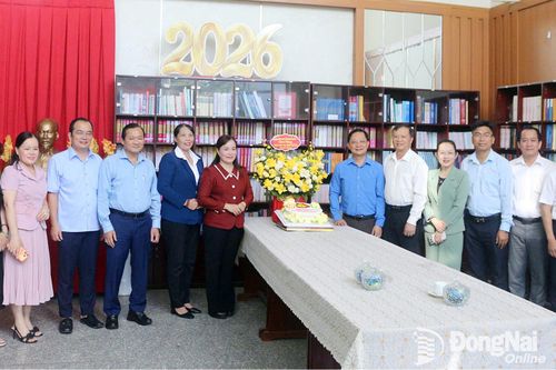 Ủy ban MTTQ Việt Nam thành phố Đồng Nai và các cơ quan, đơn vị chúc mừng ngày truyền thống ngành Tuyên giáo của Đảng