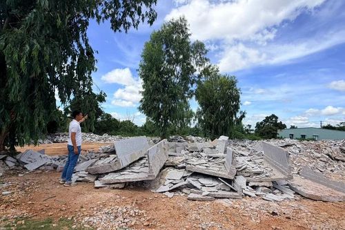 Gia Lai: Khởi tố 2 đối tượng tập kết hơn 315 tấn đá thải gây ô nhiễm