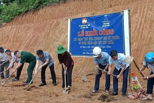 Trịnh Tường: Khởi công xây dựng nhà tình thương cho hộ có hoàn cảnh đặc biệt khó khăn