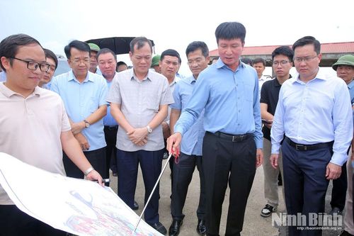 Thường trực Tỉnh ủy khảo sát Bến thuyền Vân Long và các dòng sông cổ