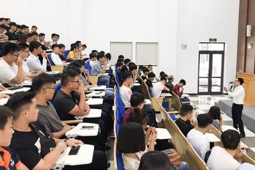 Tăng cường giáo dục lý luận chính trị trong hệ thống giáo dục quốc dân