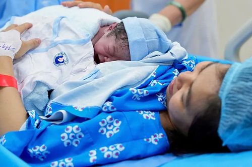Xem xét, kết nạp đảng viên đối với những người vi phạm chính sách dân số