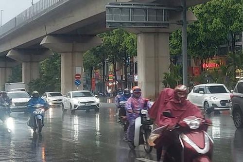 Hà Nội mưa dông về chiều tối và đêm