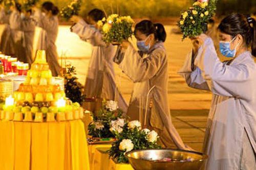 Khi trang phục là tiếng lòng hiếu đạo trong ngày Lễ Vu Lan