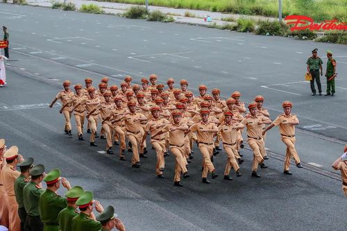 Hơn 3.000 cán bộ, chiến sĩ Công an Hà Nội tham gia đánh giá điều lệnh, quân sự, võ thuật năm 2026