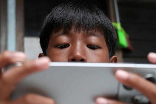 Cấm trẻ dưới 16 tuổi tương tác trên mạng xã hội là chưa đủ